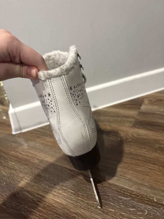 Продам коньки фигурные 36 размер