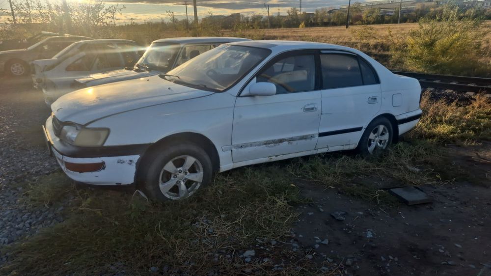 Продам таета корона 95 года срочно