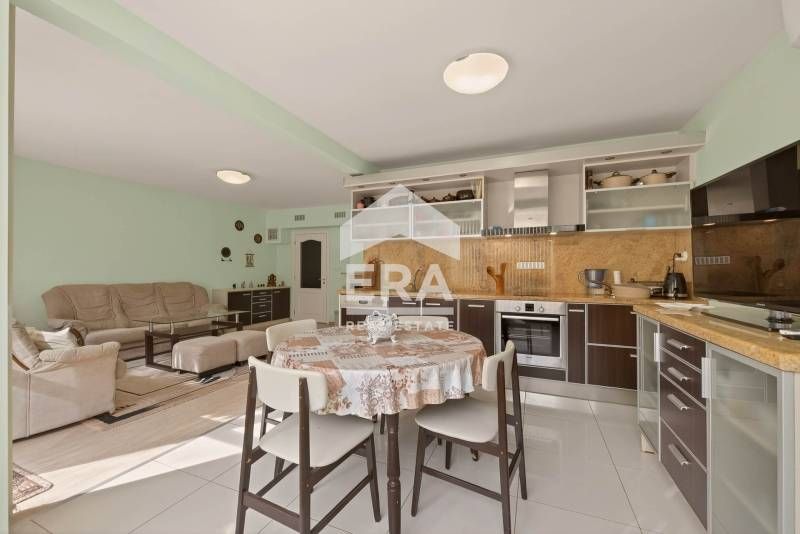 Дава се под наем Четиристаен апартамент в Варна, Център - 96 кв.м за 1500 € - Снимка #5