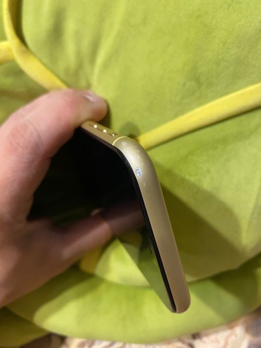 iPhone XR Yellow 64 GB