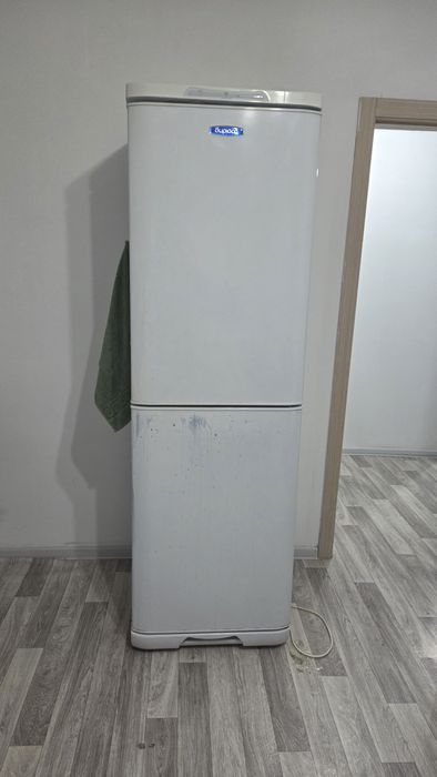 Продам холодильник двухкамерный