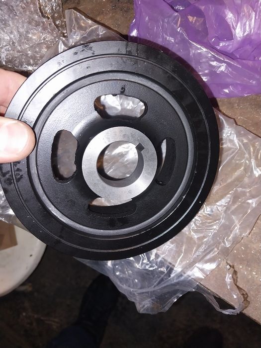 Шкив  ( демферный )   .