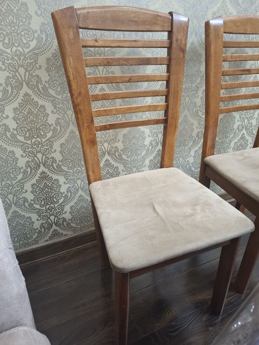 Стулья деревянные. Количество 5 шт.