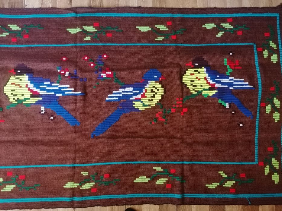 Ръчно тъкано килимче, кафяви, много интересно и хубаво, ново е