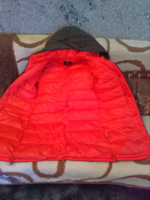 Продам куртку женскую