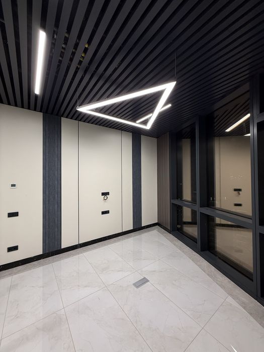 Piramit Tower ofis ijaraga 81m² |Tayyor remont | Parkovka bor | Markaz