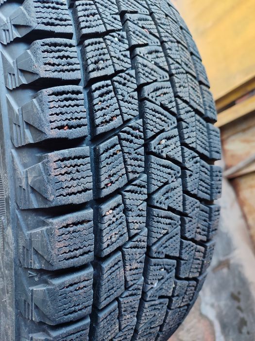 Шины Bridgestone Blizzak 235/60/18