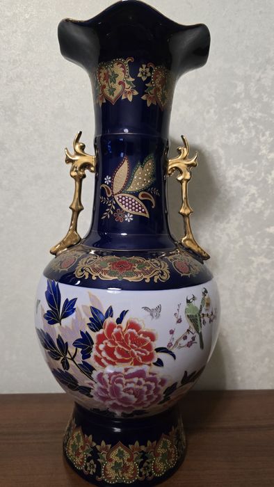 Антикварная ваза