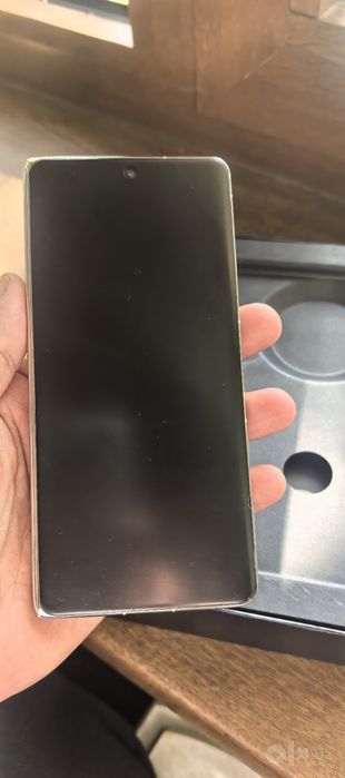 Huawei mate x 6.        12 512 gb