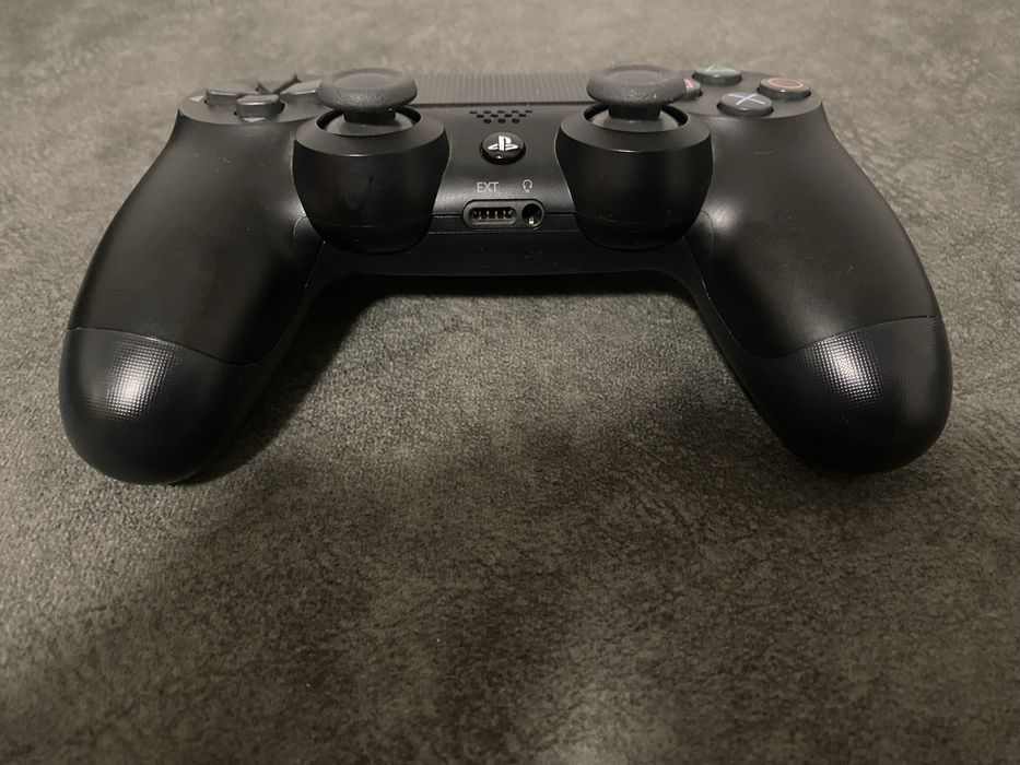 Продавам PS4 Slim 500GB – Отлично състояние, неотваряна конзола!