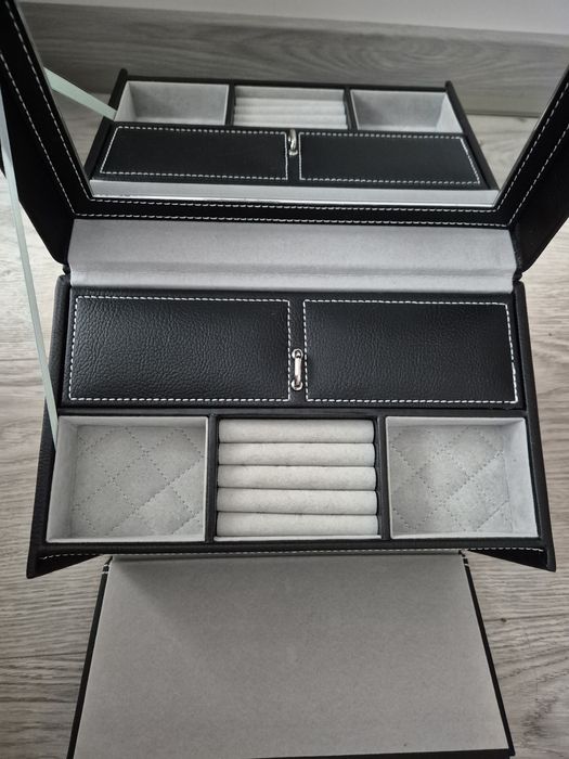 Caseta de bijuterii din piele