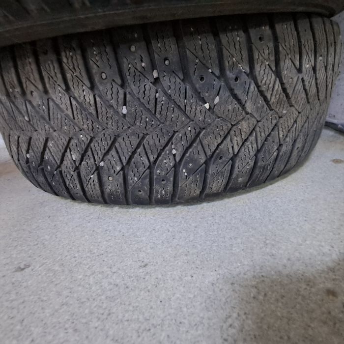 Шины зимние 215/55 R17