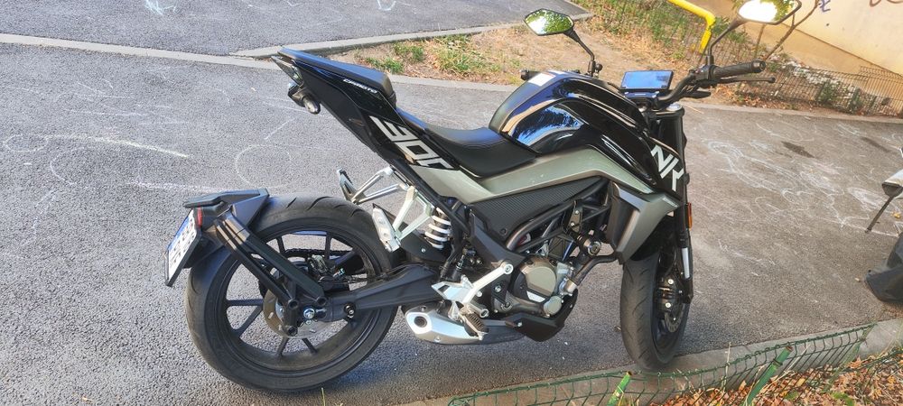 CF Moto 300NK an: 2021