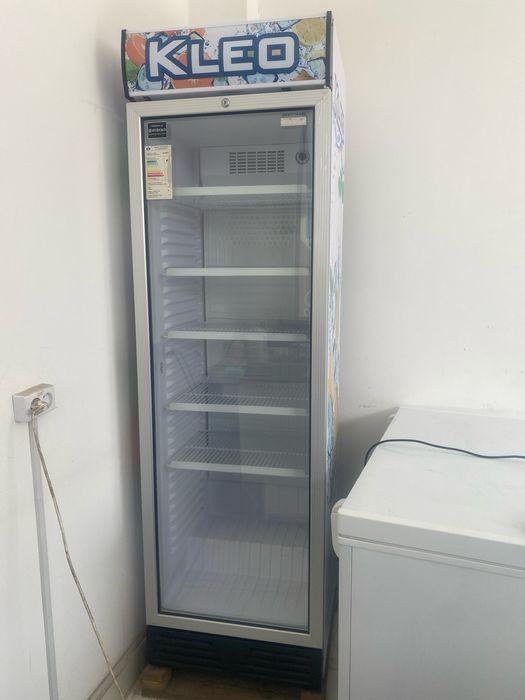 Витриный холодильник