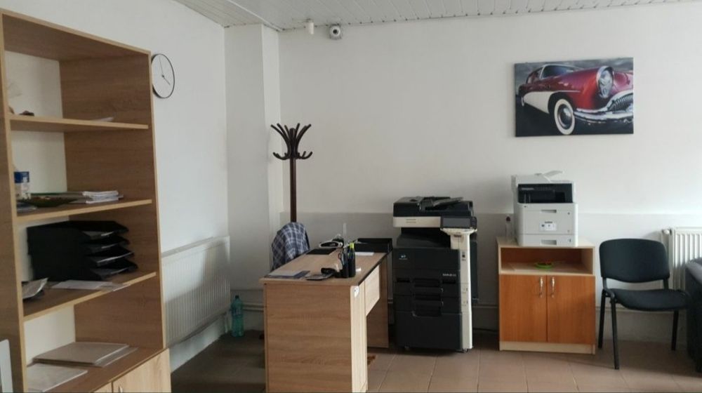 Inchiriez spatiu comercial 40 mp.
