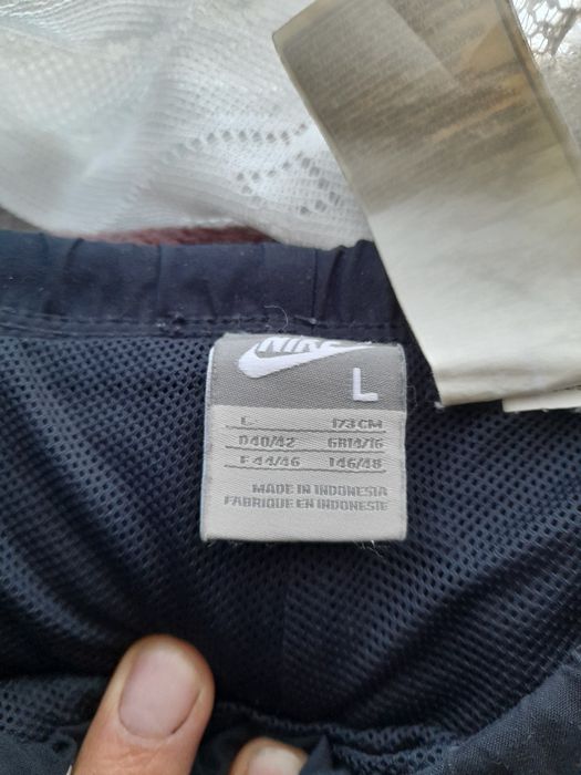 Vind trening Nike mărime L la preț afișat