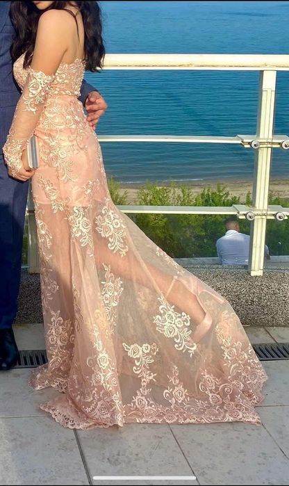 Бална дантелена рокля