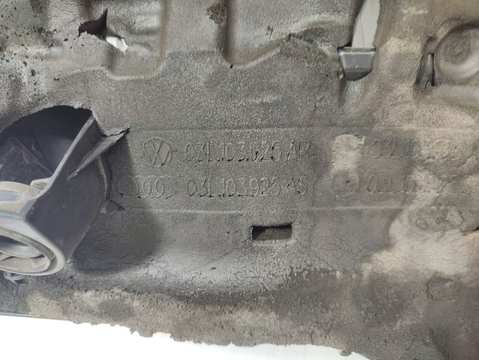 Capac motor 1.6 tdi cay 03l103925ar Volkswagen VW Golf 6