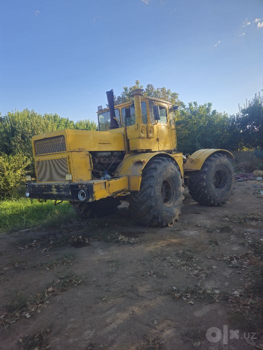 K 700 traktor sotiladi