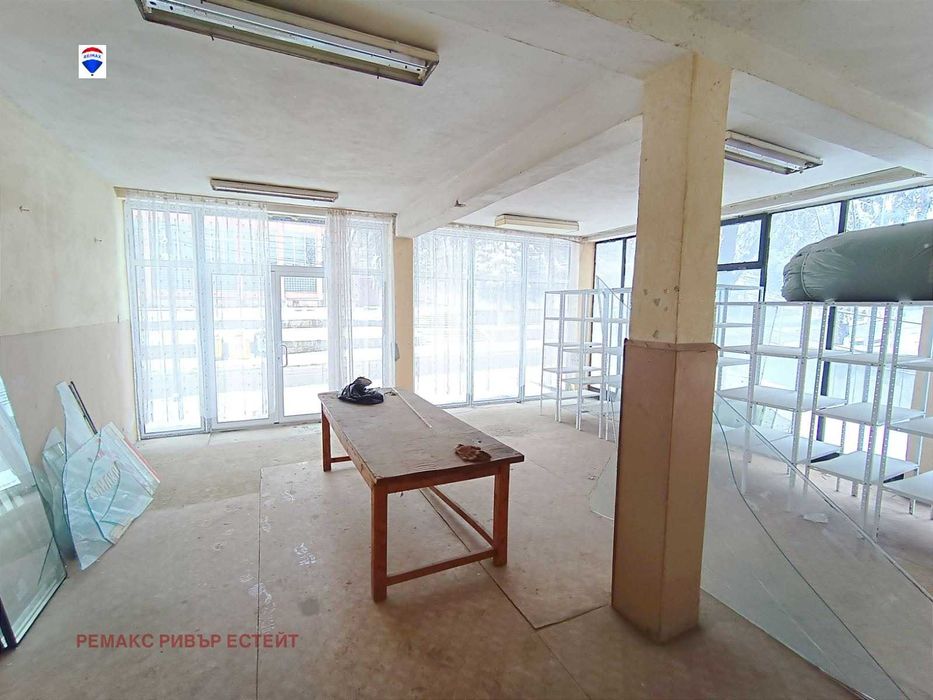 Дава се под наем Магазин в с. Пиргово, Област Русе - 300 кв.м за 897.6 € - Снимка #4