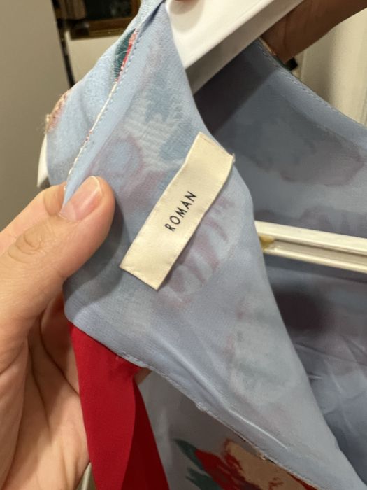 Платье от бренда roman