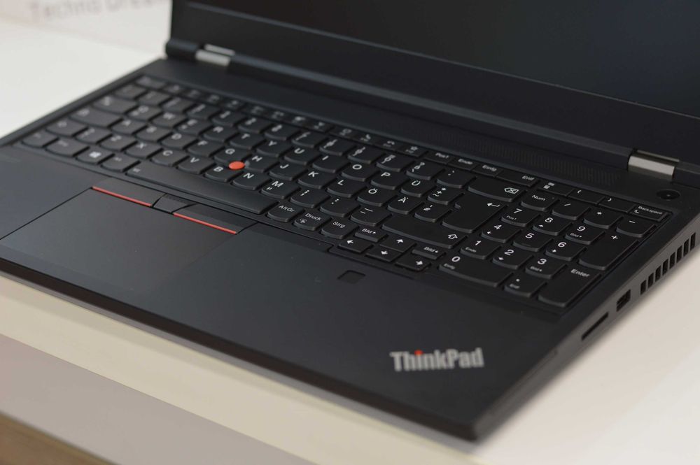 Lenovo ThinkPad P15 - Intel Core i7-10850H / 16GB RAM DDR4 / 1TB SSD NVMe / NVidia Quadro T1000 Mobile / Перфектно състояние / 12 месеца гаранция