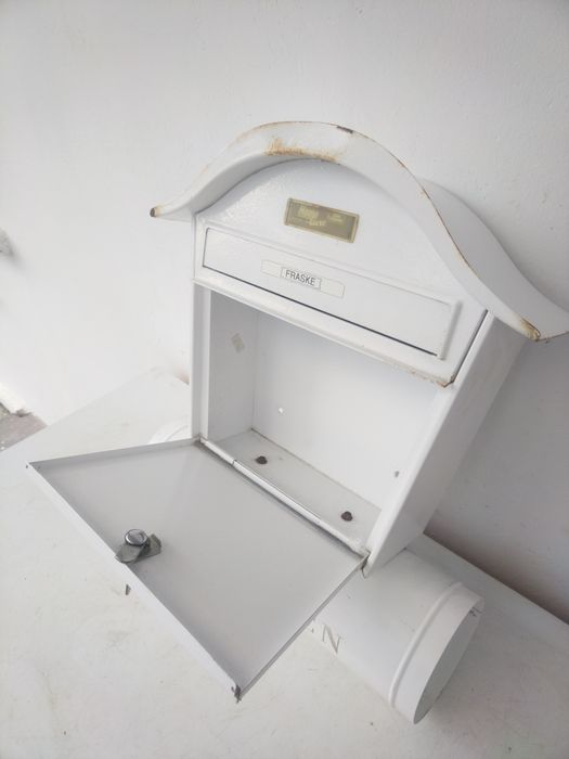 Немска пощенска кутия.
Красив и ефектен дизайн. 
Комплект с ключ. Цвят