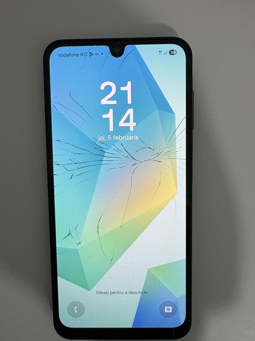 Vand telefoane functionale fisurate