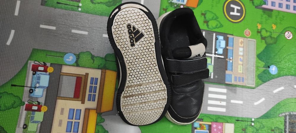 Маратонки Adidas