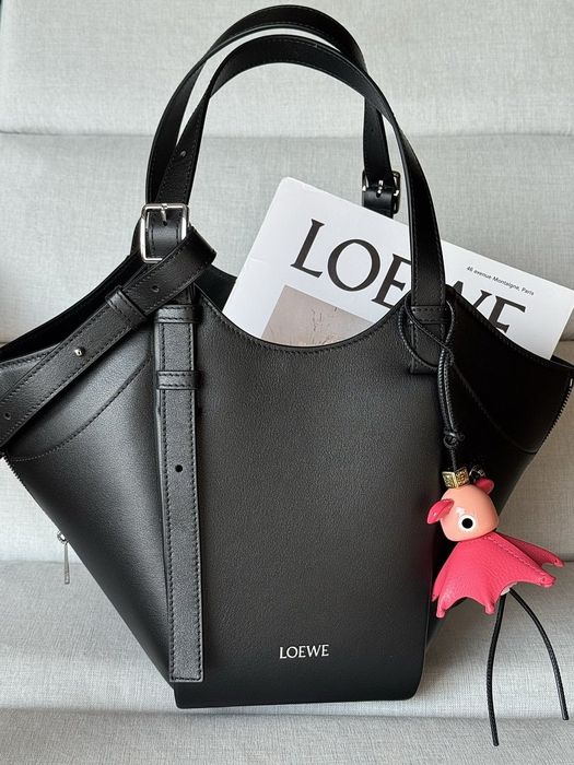 Geanta  Loewe Hammock Flip bag in classic calfskin