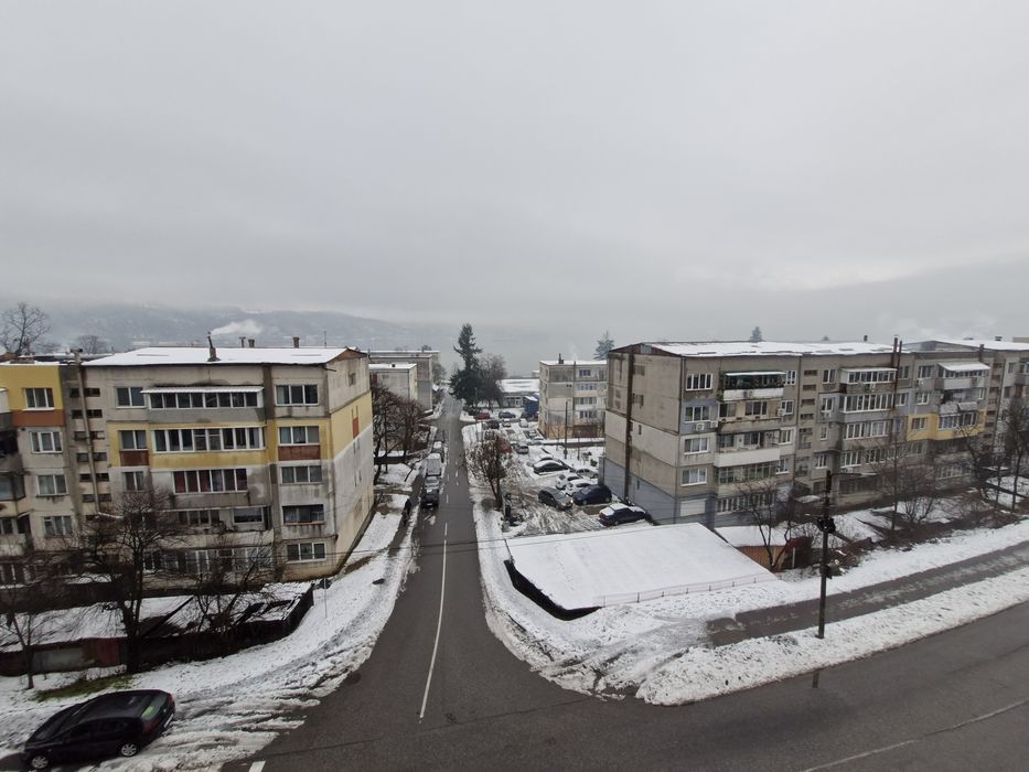 Garsonieră 26 mp + terasă, mobilată, AC, acoperiș nou , vedere Dunare