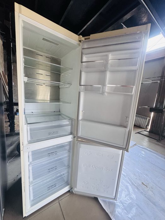Срочно продам холодильник Самсунг