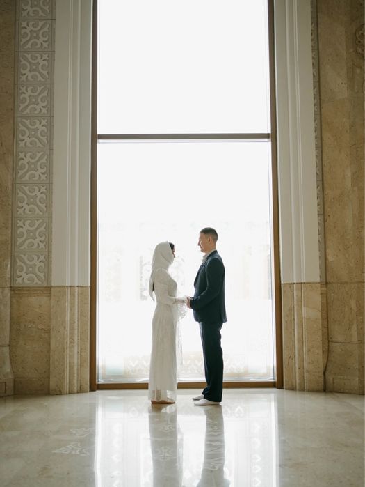 Платье на некях белое