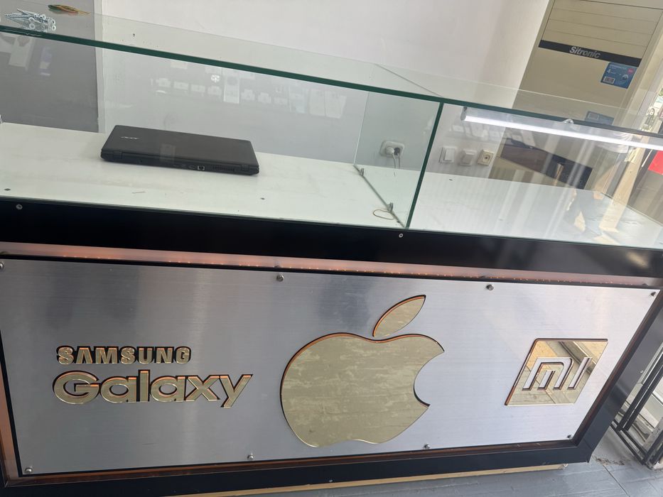 Telefon u.n vitrina yaxwi holatda