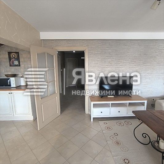 Дава се под наем Тристаен апартамент в Бургас, Възраждане - 97 кв.м за 767 € - Снимка #10