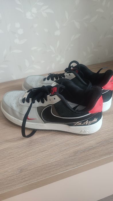 Продам кроссовки nike