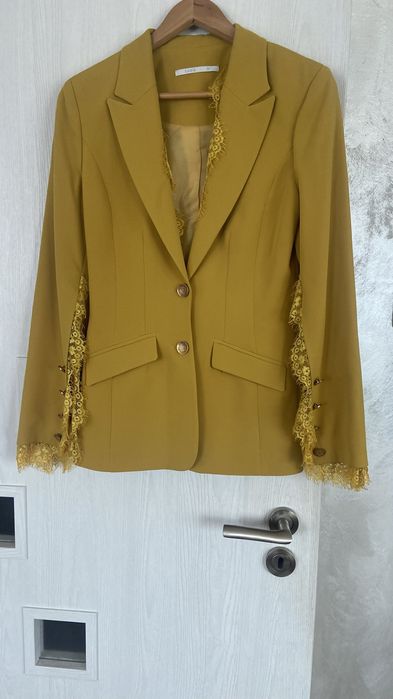 Сако в цвят горчица