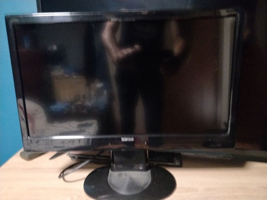 Vând tv led HD Teletech 20"