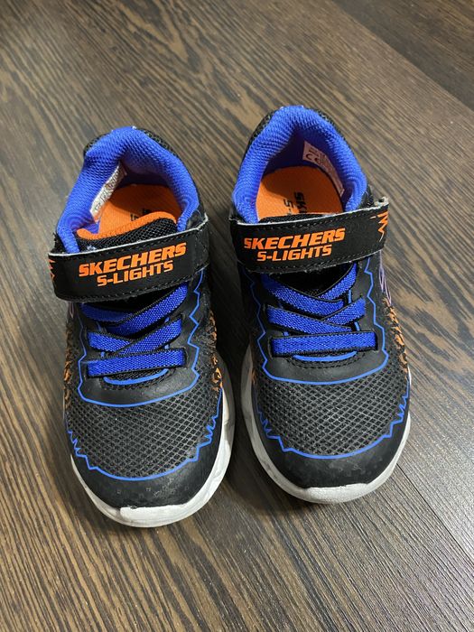 Adidasi skechers nr25