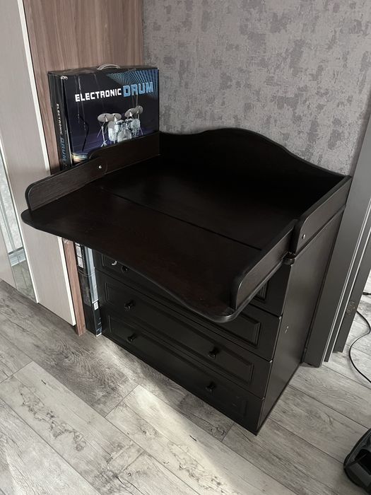 Пеленальный стол