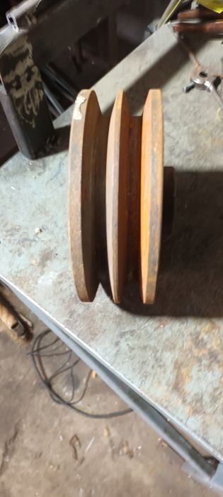 Продавам двуканална чугунена ремъчна шайба за ремък 17