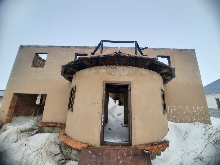 Частный дом, требуется капитальный ремонт.