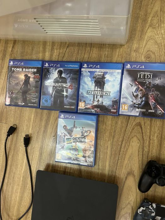 Playstation 4 slim
