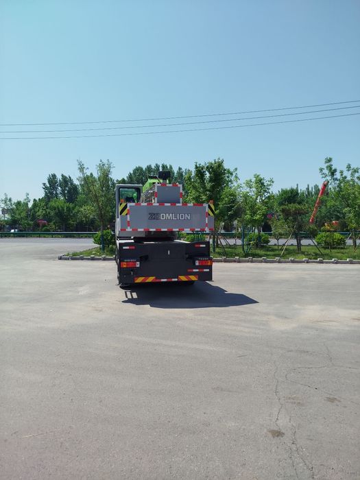 Avtokran zoomlion 25T
