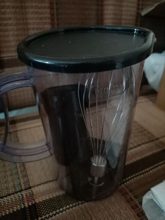Блендер. На запчасти родам PHILIPS HR1377.