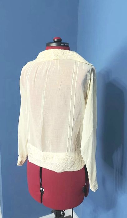 Ie traditional romaneasca