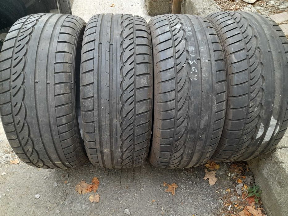 Продава гуми 235-55-17 цола,Дънлоп,четири броя