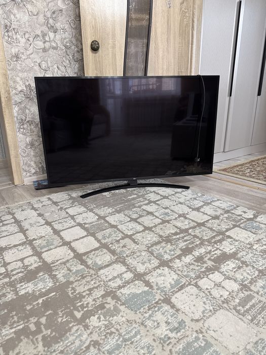 Телевизор LG разбит экран диагональ 140