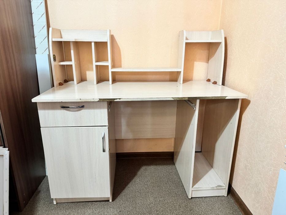 Письменный стол / компьютерный стол