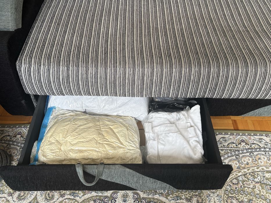 Диван с пружинной основой б/у